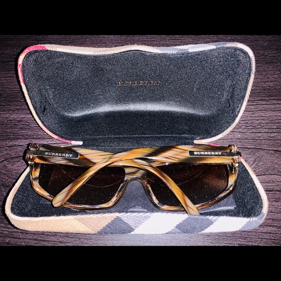 BURBERRY Men’s Sunglasses - Picture 2 of 2